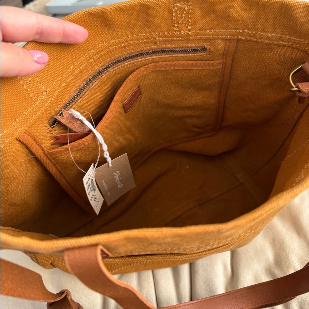 Madewell - The Canvas Medium Transport Tote in Acorn